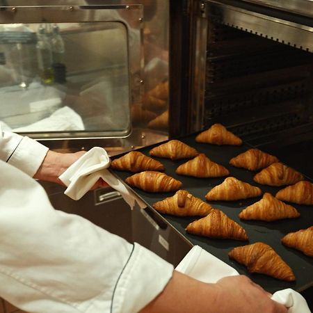 Urayasu Brighton Hotel Tokyo Bay Extérieur photo Croissants being baked in a French bakery