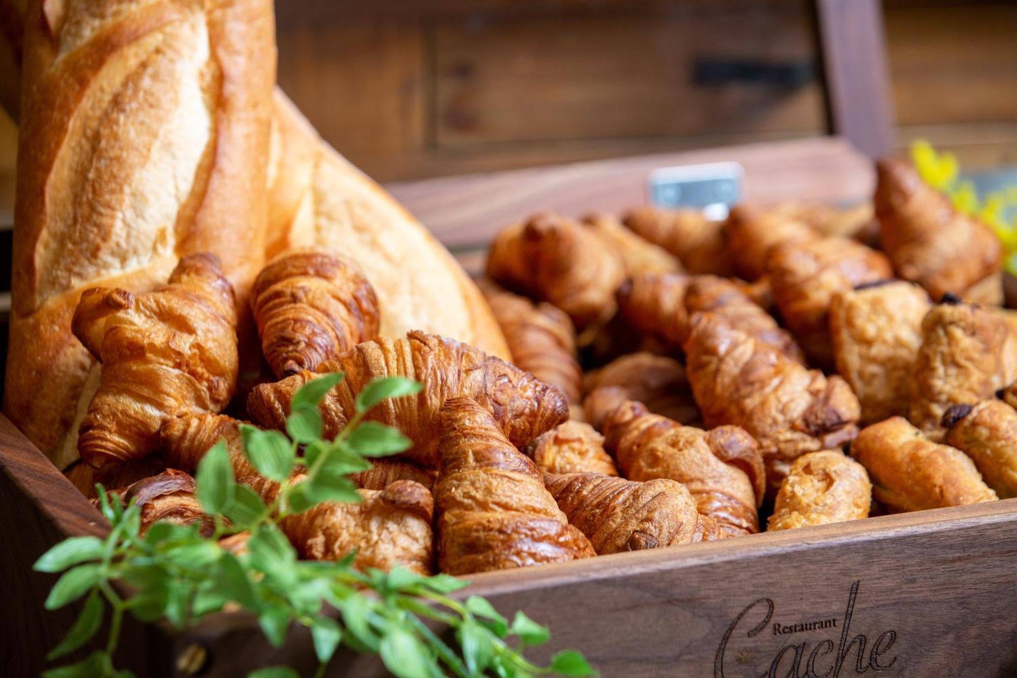 Urayasu Brighton Hotel Tokyo Bay Extérieur photo Croissants